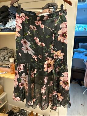 Suzy Shier Black Floral Midi Skirt